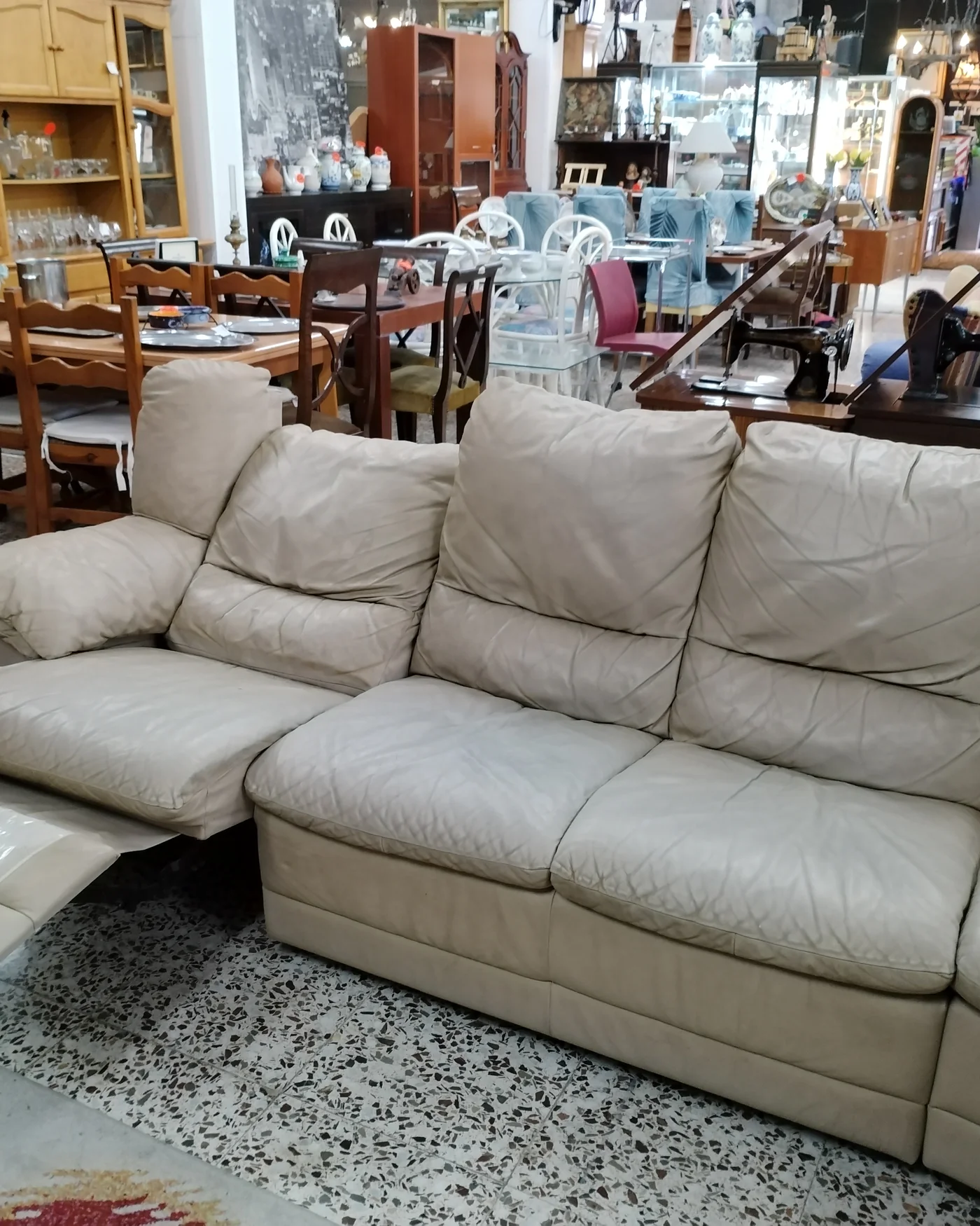 Gran sofá rinconero de piel Natuzzi con reclinables - imagen 4