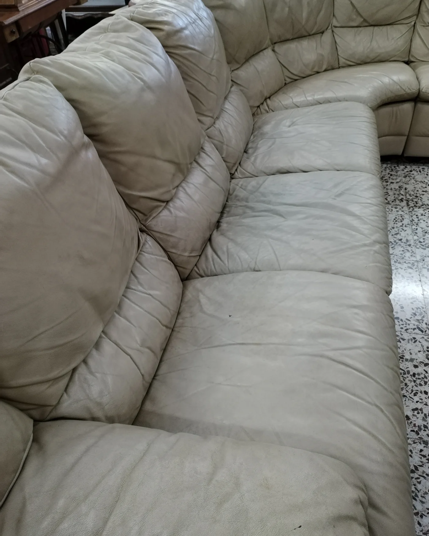 Gran sofá rinconero de piel Natuzzi con reclinables - imagen 5