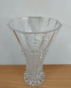 Jarrón de cristal tallado - miniatura 2