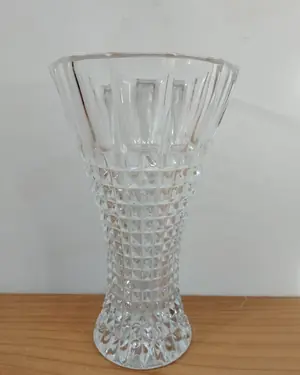Jarrón de cristal tallado - miniatura 1