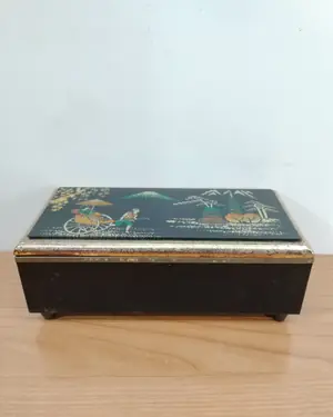 Caja de joyas estilo oriental con ilustración japonesa - miniatura 1
