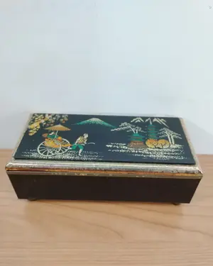 Caja de joyas estilo oriental con ilustración japonesa - miniatura 2