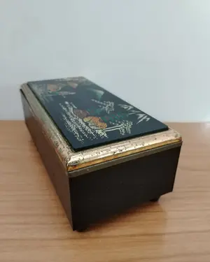 Caja de joyas estilo oriental con ilustración japonesa - miniatura 4