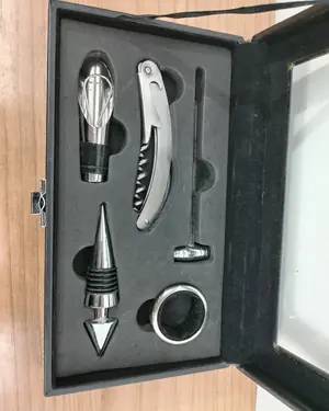 Set de accesorios de vino en caja - miniatura 2