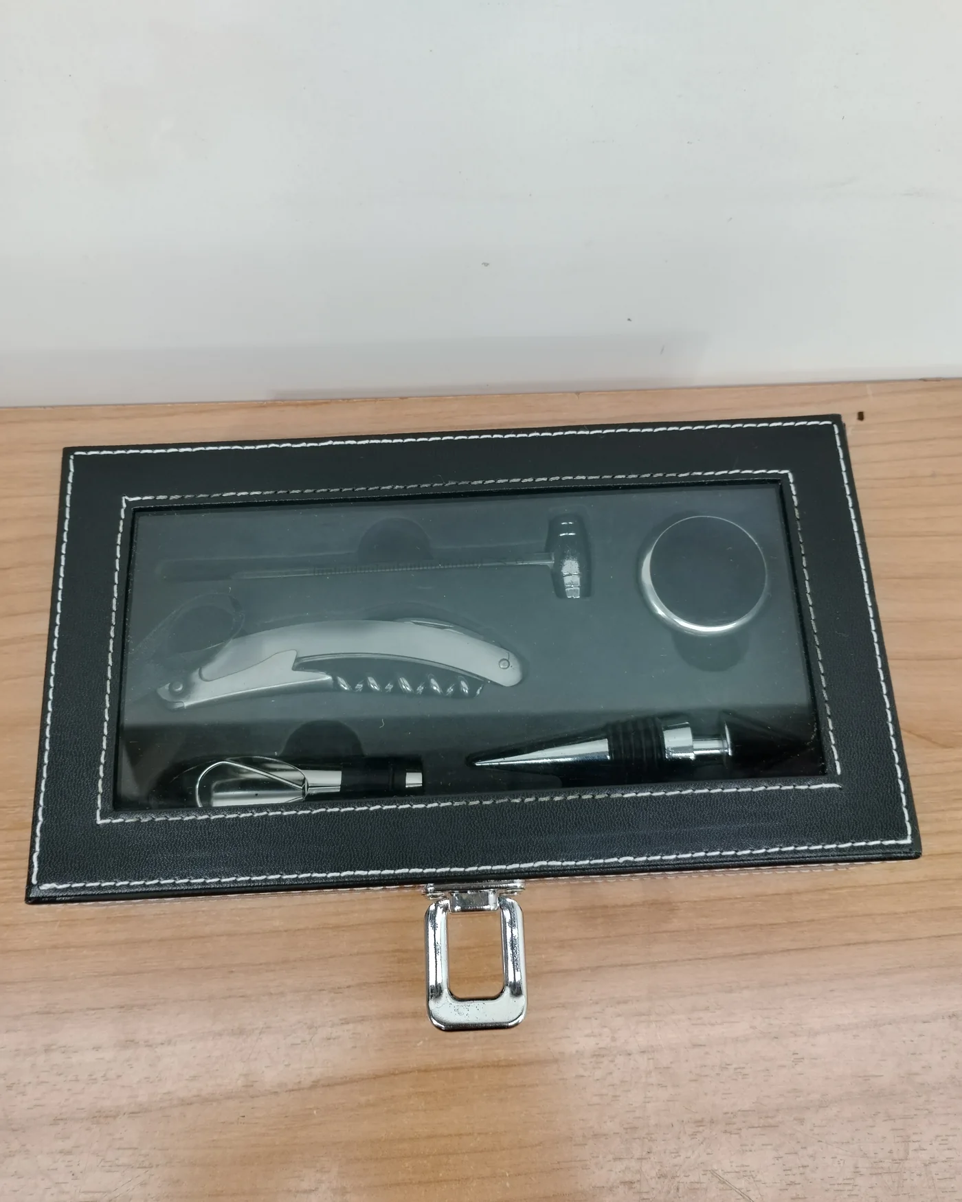 Set de accesorios de vino en caja - imagen 4