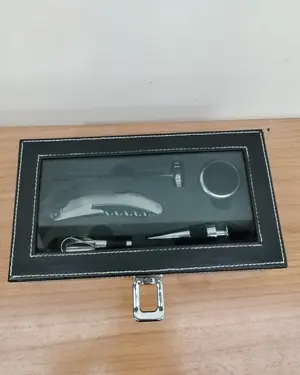 Set de accesorios de vino en caja - miniatura 4