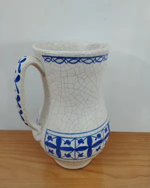 Jarrón de porcelana con decoración azul y efecto craquelado - miniatura 4