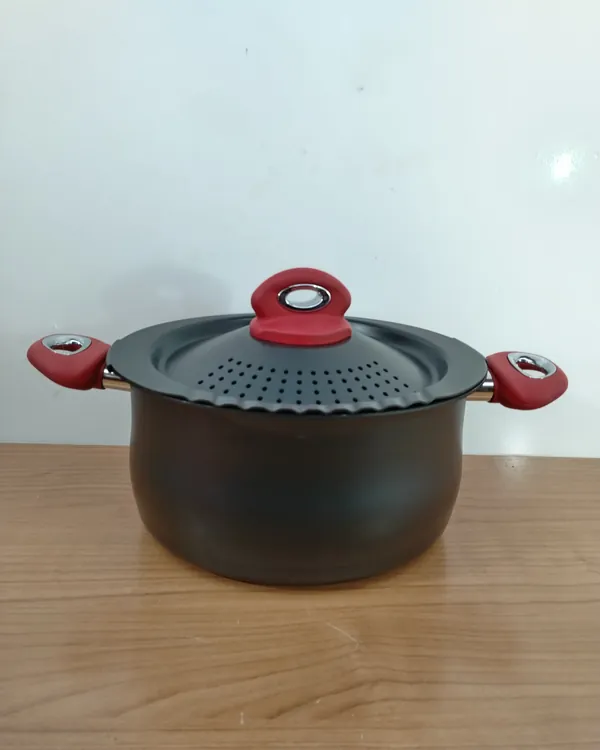 Olla Bidasoa con tapa y asas rojas
