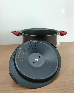 Olla Bidasoa con tapa y asas rojas - miniatura 4