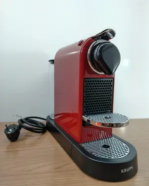 Cafetera Nespresso Krups - miniatura 1