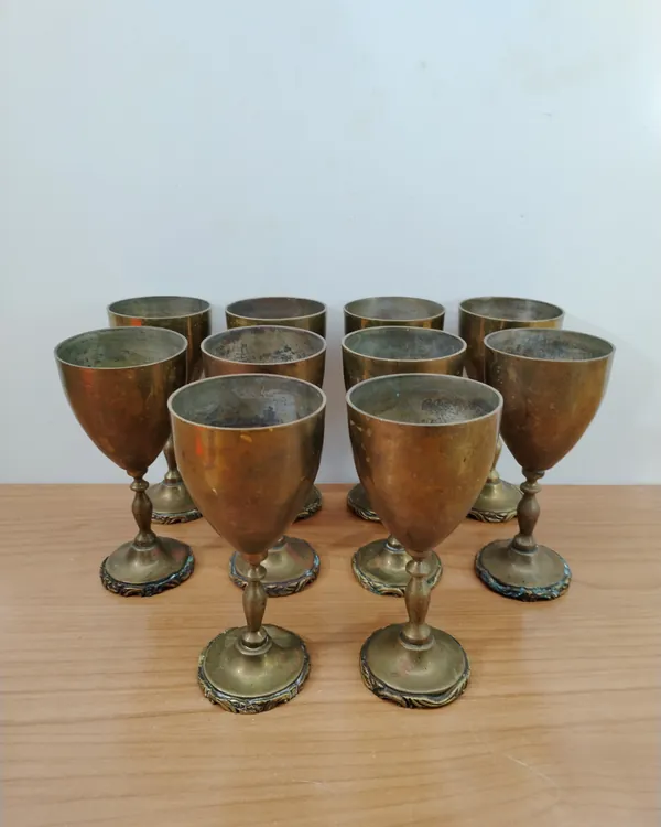 Conjunto de 10 Copas de Latón Vintage
