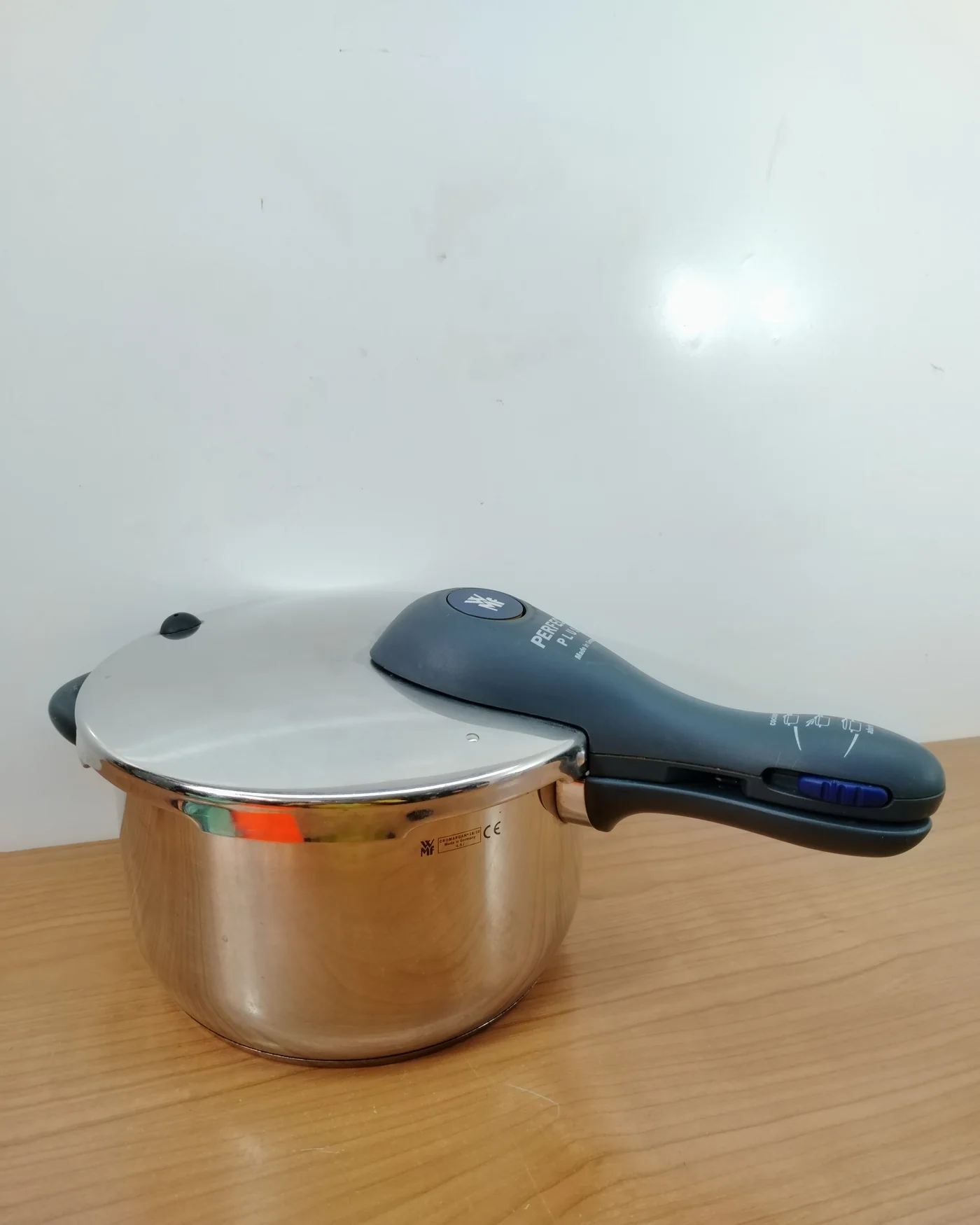 Olla a presión wmf perfect plus de 4,5 litros - imagen 2