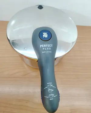 Olla a presión wmf perfect plus de 4,5 litros - miniatura 3