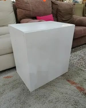 Módulo de pared blanco con puerta y estante - miniatura 2