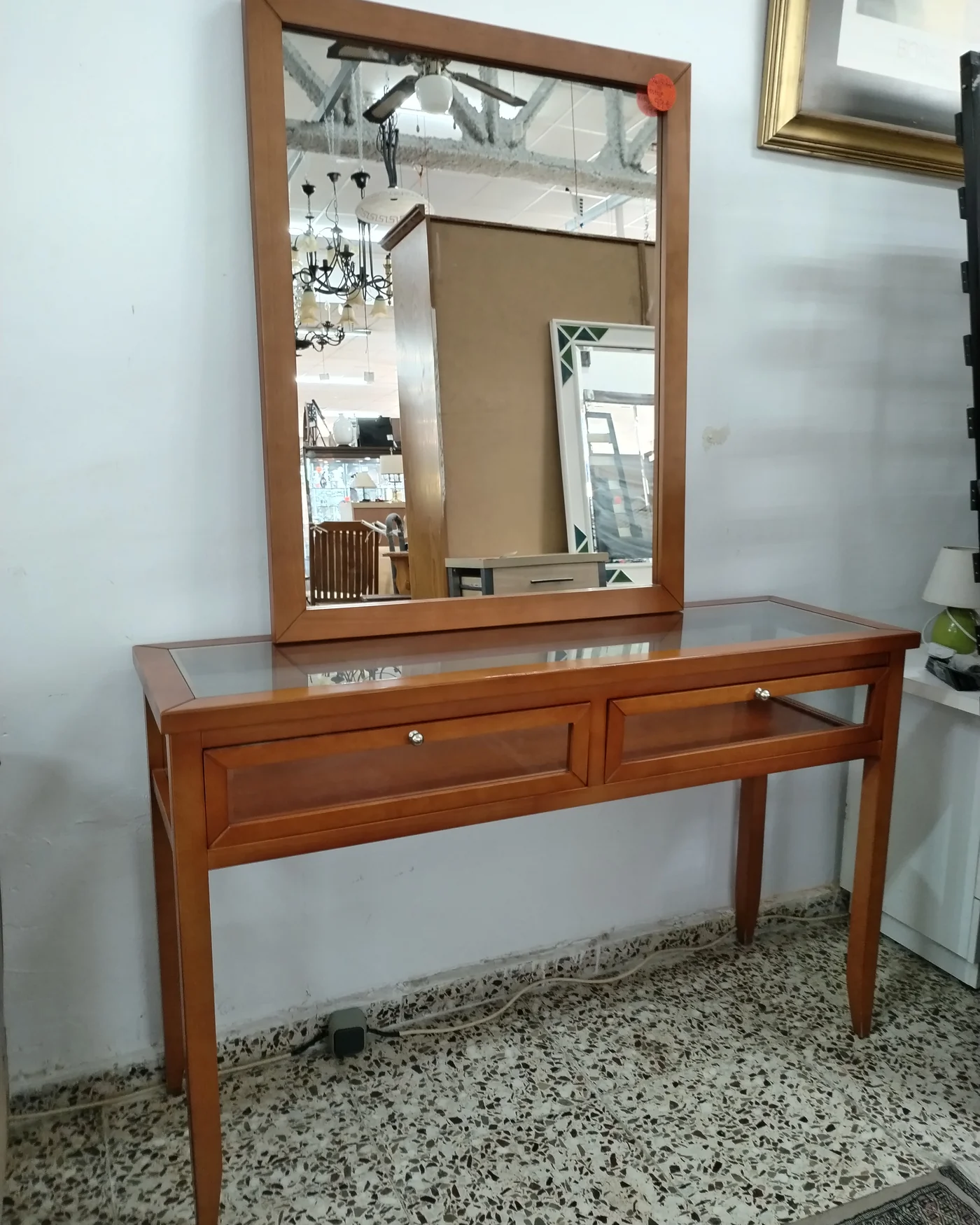 Recibidor con espejo de madera y cristal - imagen 2