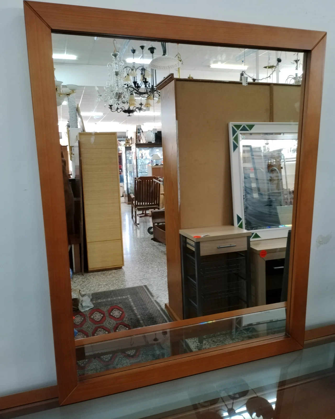 Recibidor con espejo de madera y cristal - imagen 4