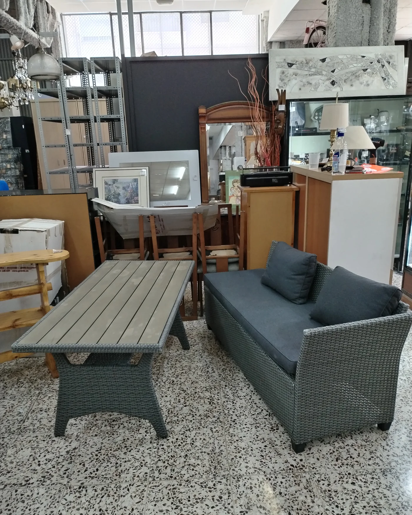 Conjunto de jardín exterior con sofá y mesa - imagen 1