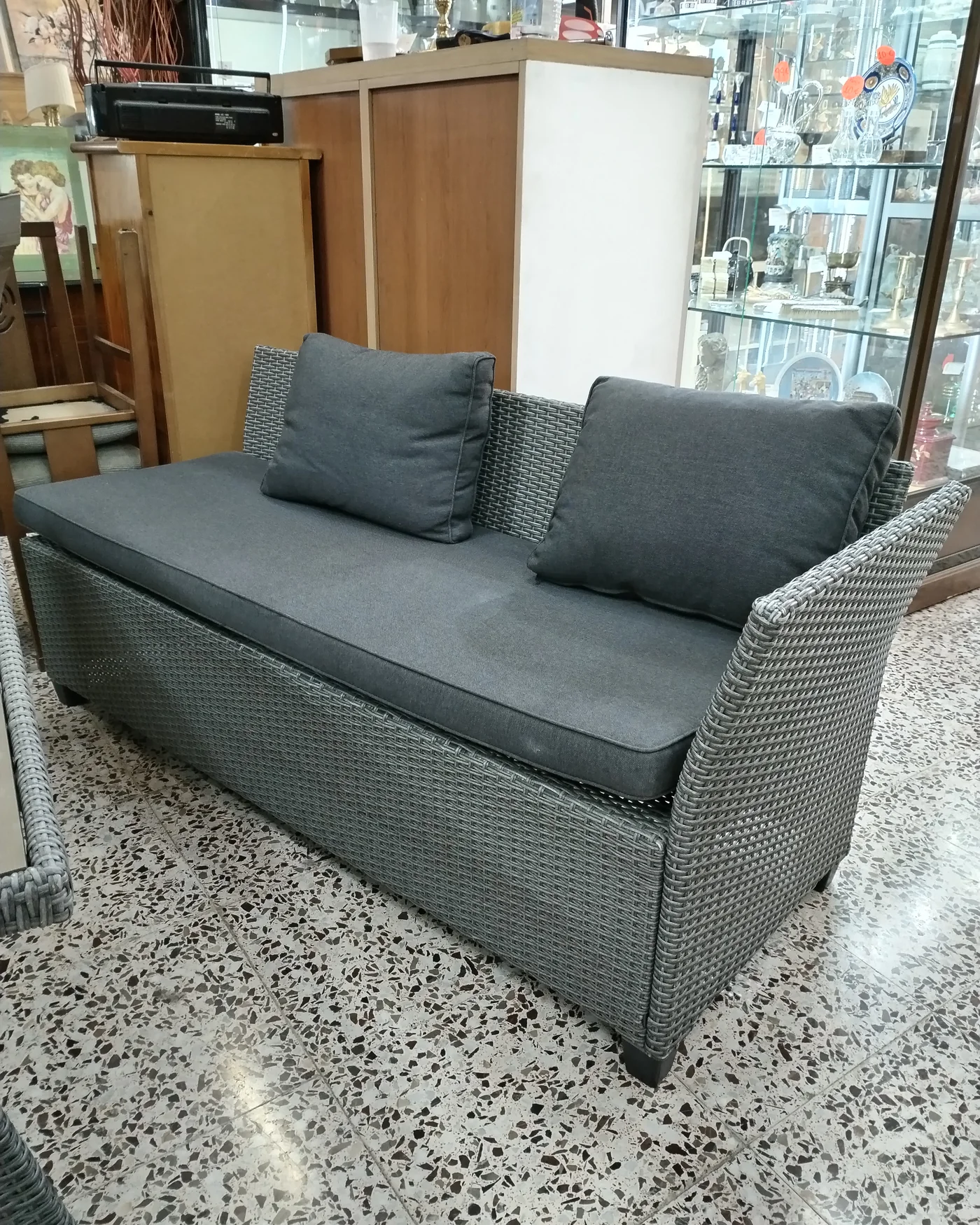 Conjunto de jardín exterior con sofá y mesa - imagen 4