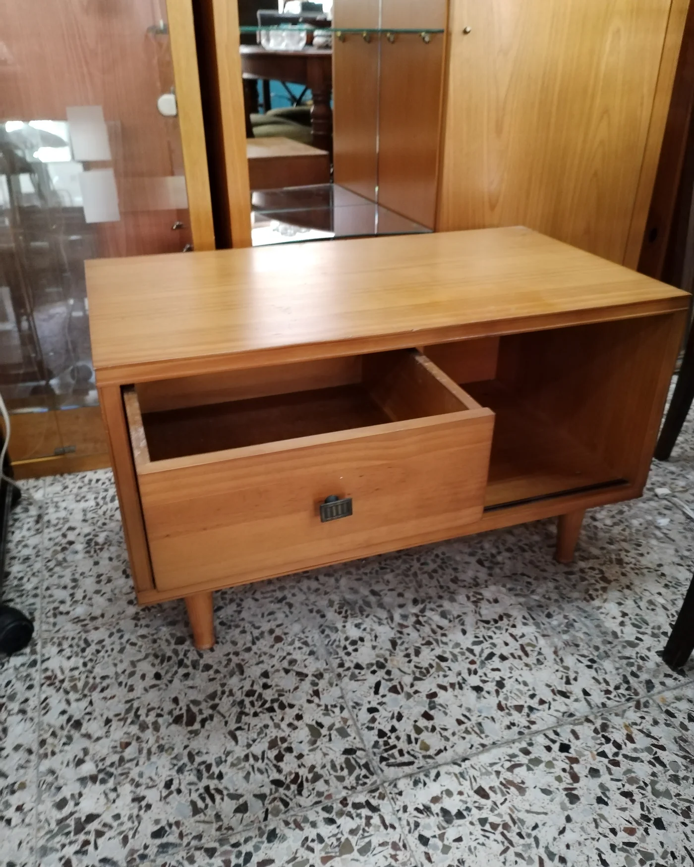 Mesa de tv madera - imagen 3
