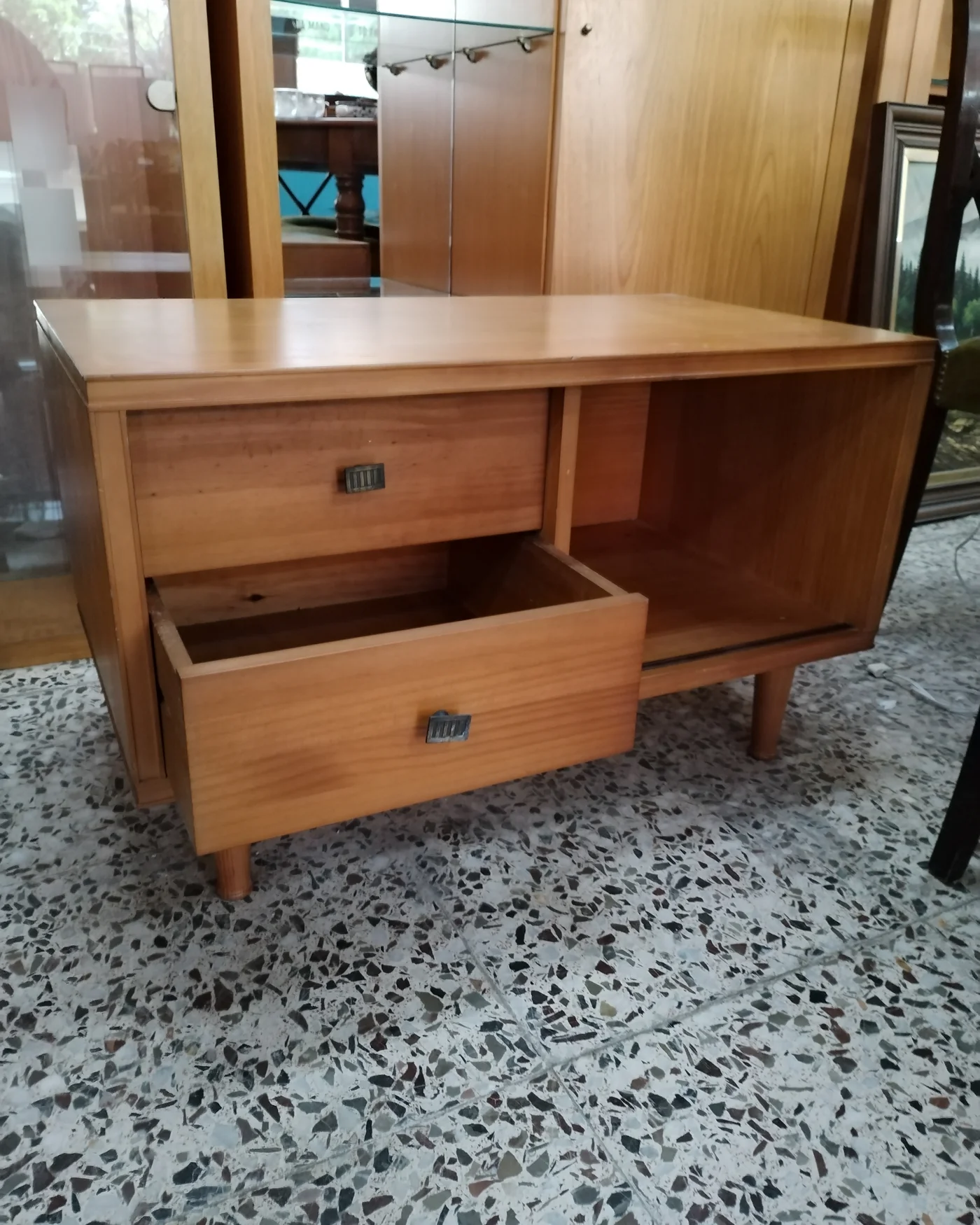 Mesa de tv madera - imagen 4