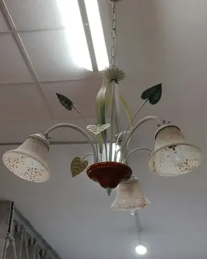 Lámpara de techo de tres brazos con motivos florales - miniatura 1