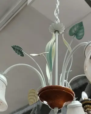 Lámpara de techo de tres brazos con motivos florales - miniatura 4