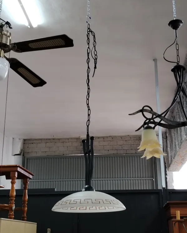 Lámpara de Techo con Cadena y Diseño Etrusco