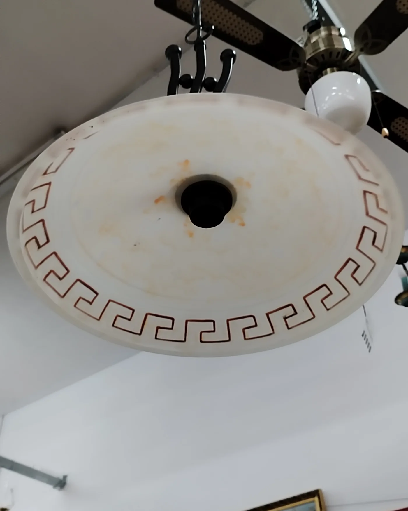 Lámpara de techo con cadena y diseño etrusco - imagen 3