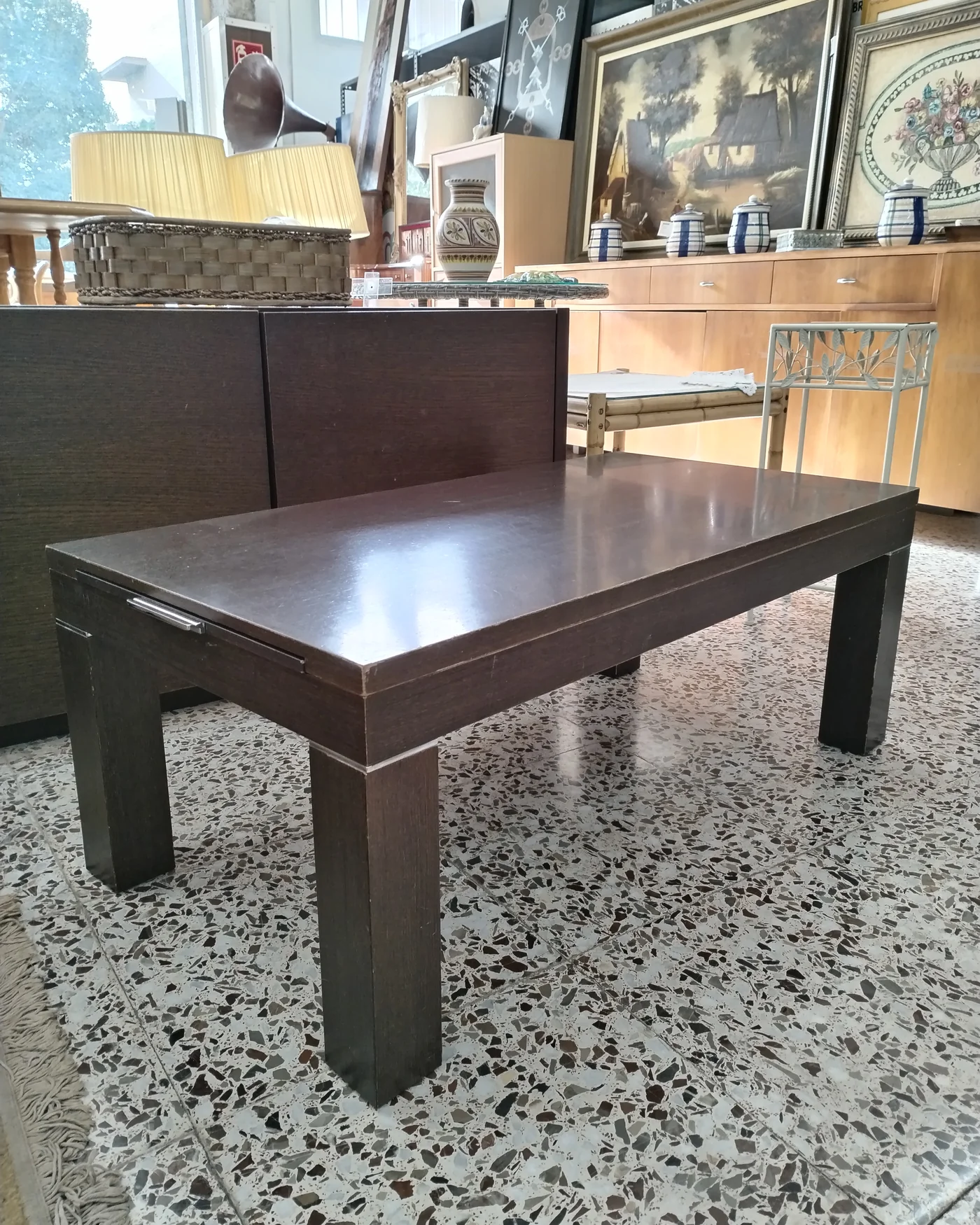 Mesa de centro elevable de madera oscura - imagen 2