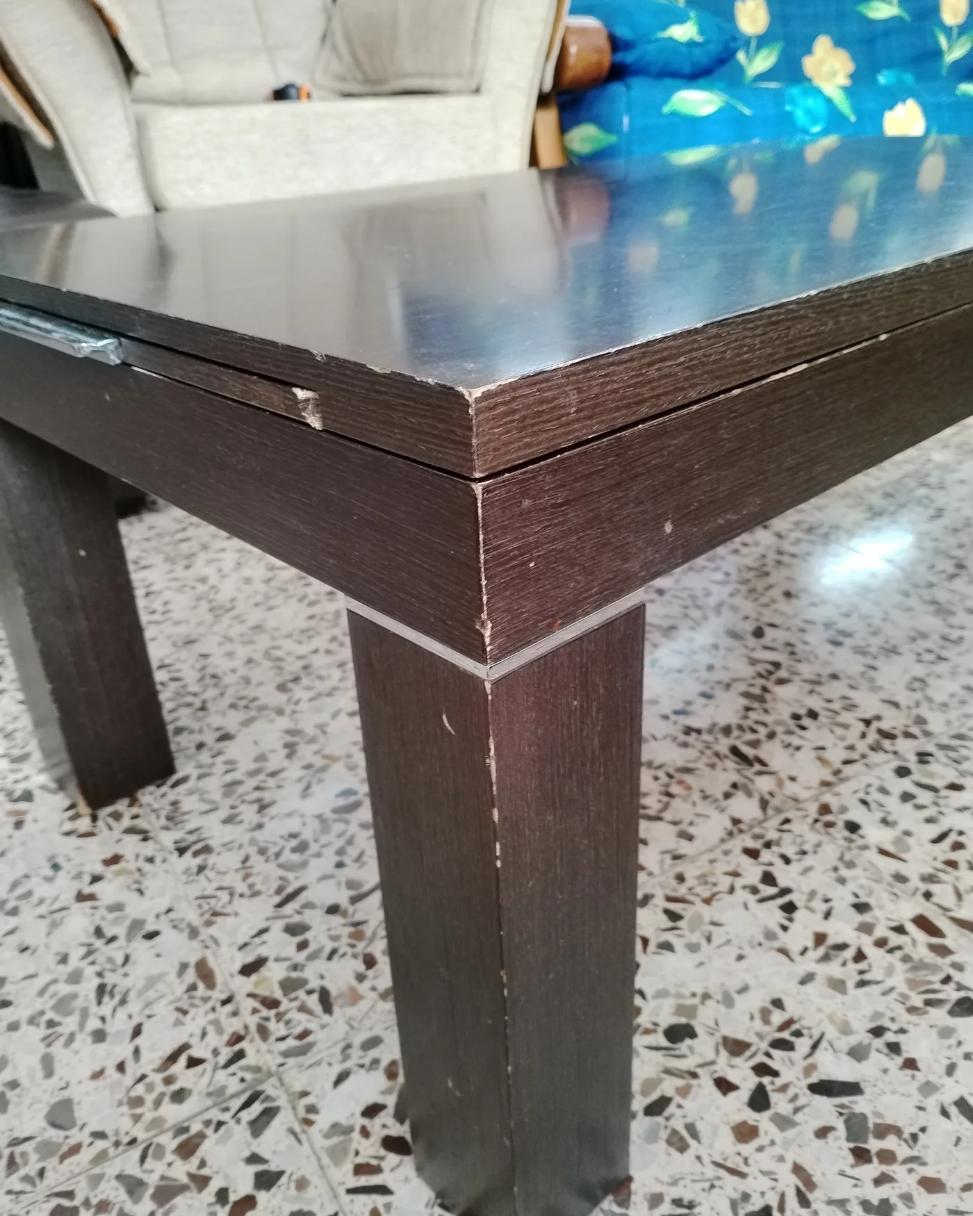 Mesa de centro elevable de madera oscura - imagen 5