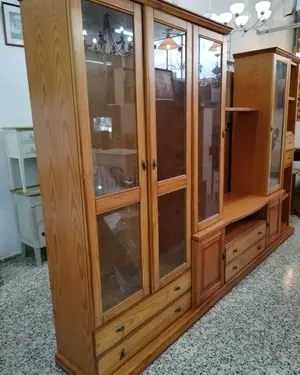 Mueble de salón de pino con vitrinas y cajones - miniatura 4