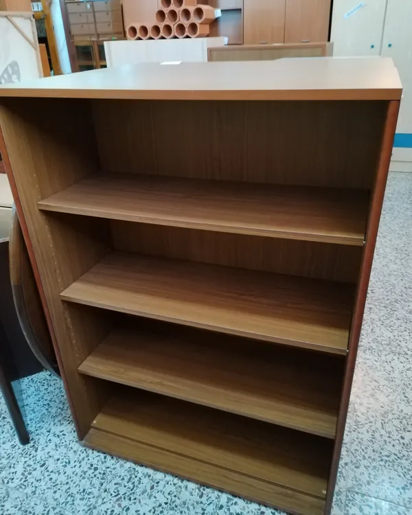 Estantería de Madera con Acabado en Roble