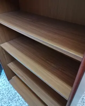 Estantería de madera con acabado en roble - miniatura 2