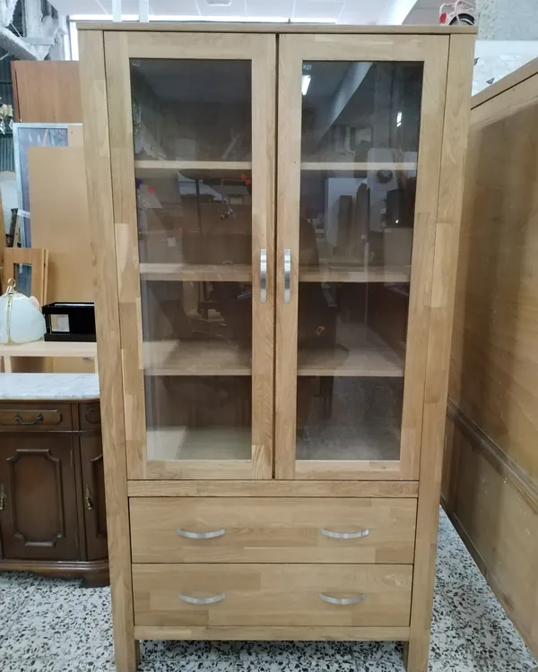 Vitrina Hage de Jysk en madera clara