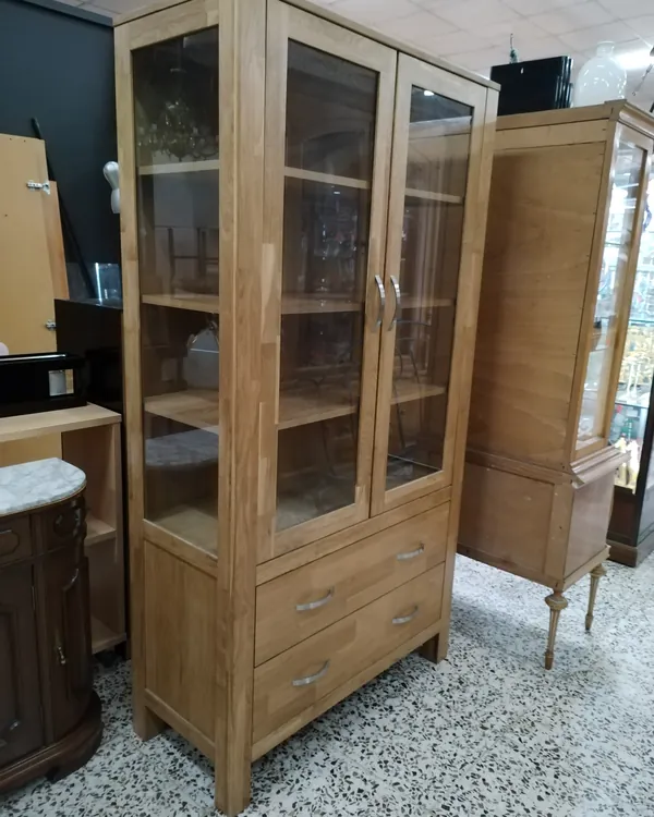 Vitrina Hage de Jysk en madera clara