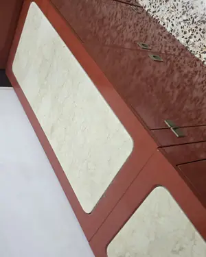 Mueble de comedor vintage rojo con detalles en mármol - miniatura 4