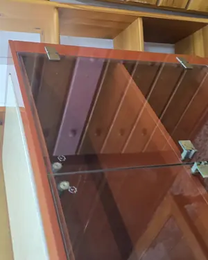 Mueble de comedor vintage rojo con detalles en mármol - miniatura 6