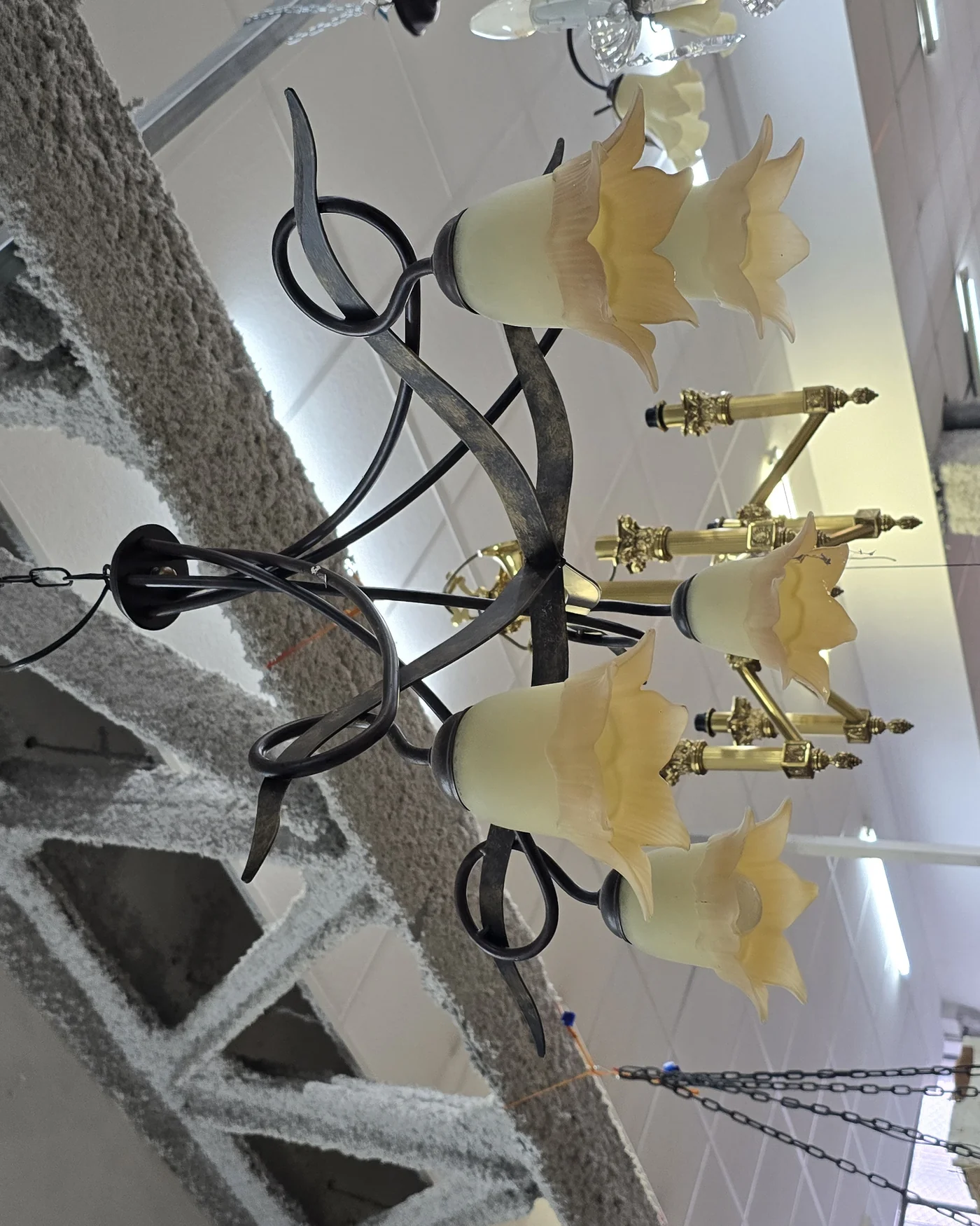 Lámpara de techo rústica con pantalla de cristal en forma de flor - imagen 1