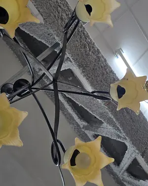Lámpara de techo rústica con pantalla de cristal en forma de flor - miniatura 4