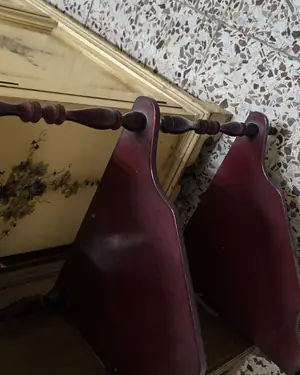 Estantería esquinera vintage de madera con tres niveles - miniatura 4