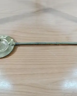 Brasero antiguo de bronce y latón con tapa calada y parrilla - miniatura 3