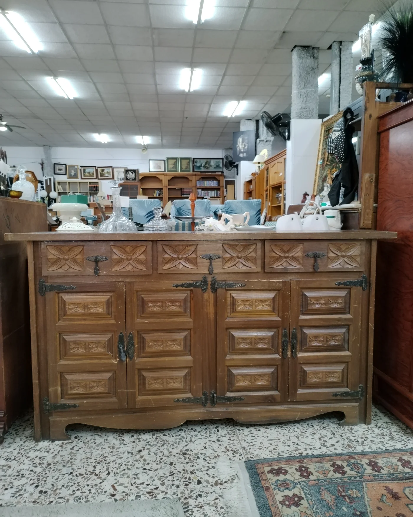 Aparador de estilo castellano de madera - imagen 2