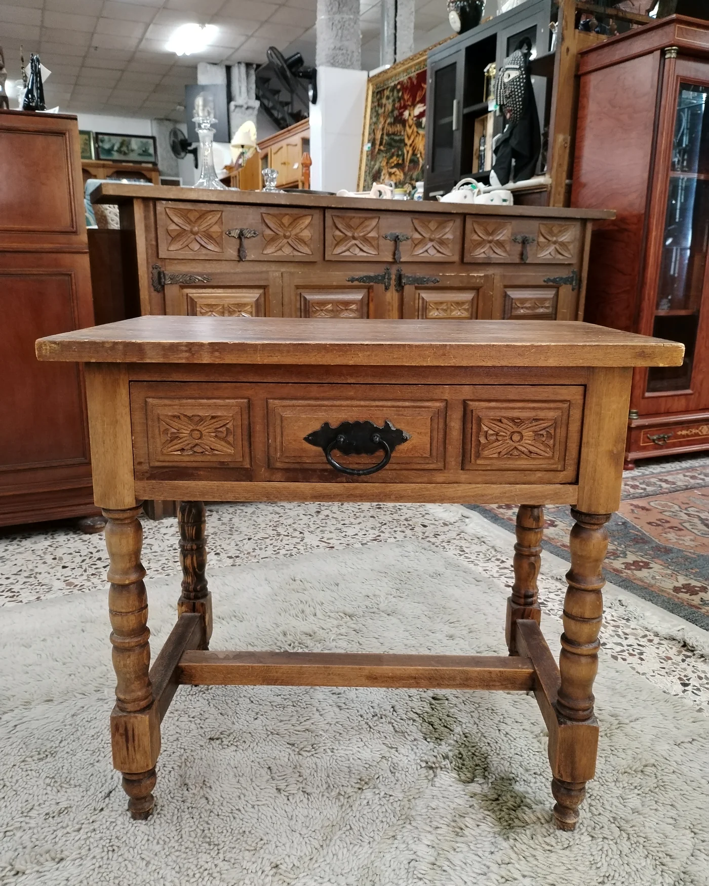 Mesa auxiliar estilo rústico con cajón - imagen 2