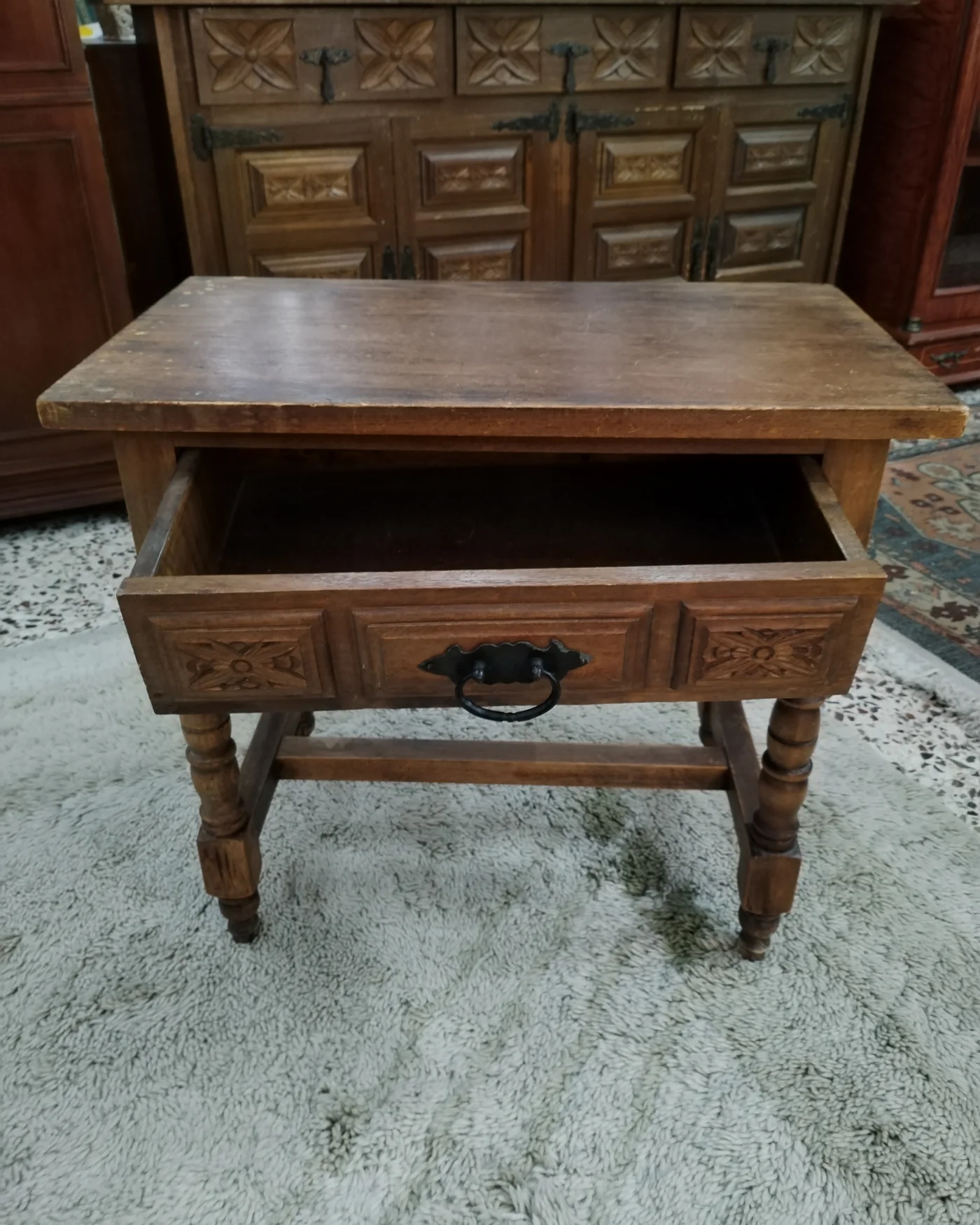 Mesa auxiliar estilo rústico con cajón - imagen 4