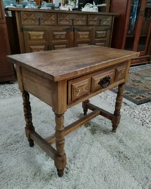 Mesa auxiliar estilo rústico con cajón - miniatura 5