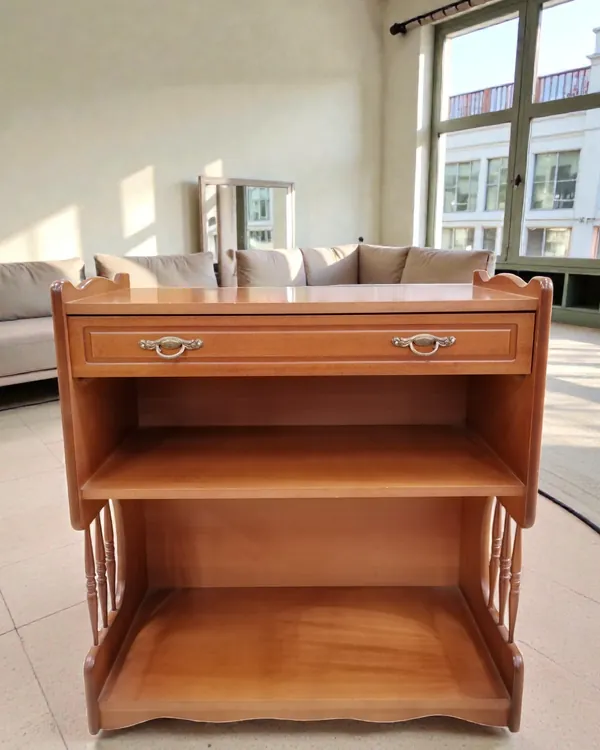 Mesa Auxiliar Vintage de Madera con Cajón y Repisas