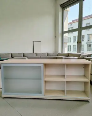 Estante de pared estilo moderno con puerta de cristal - miniatura 1