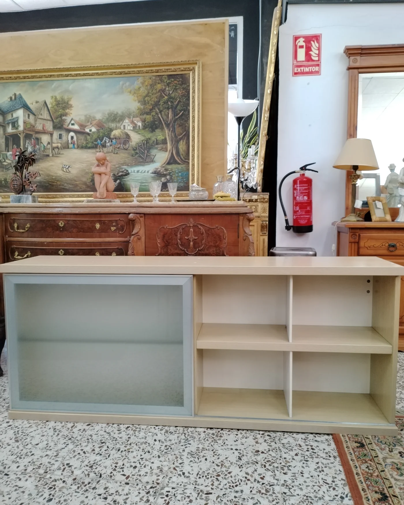 Estante de pared estilo moderno con puerta de cristal - imagen 2