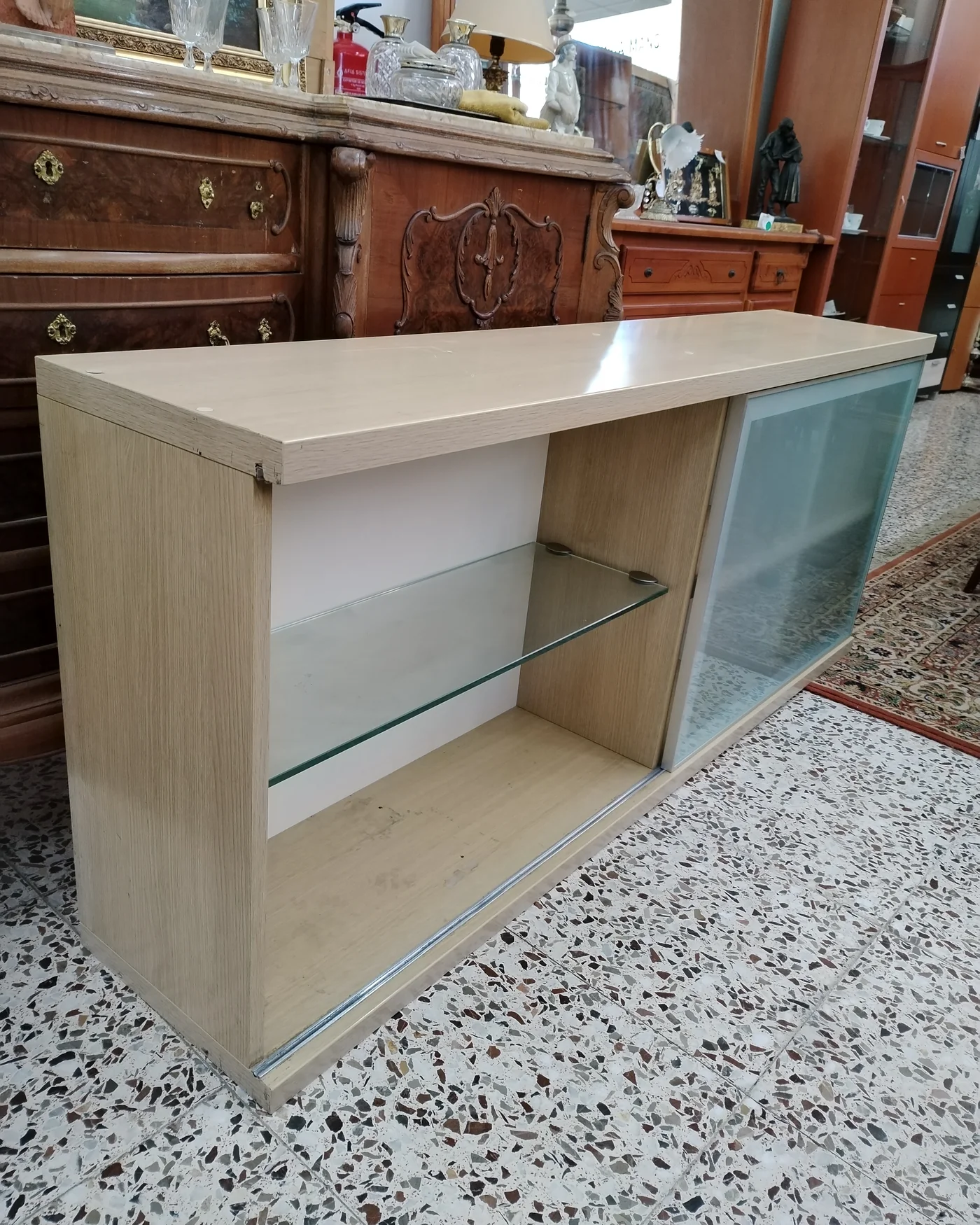 Estante de pared estilo moderno con puerta de cristal - imagen 4