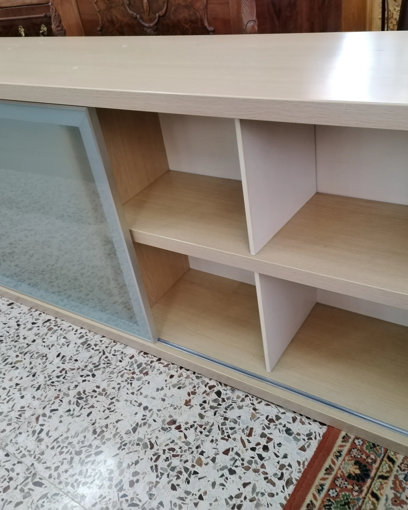 Estante de pared estilo moderno con puerta de cristal - imagen 5